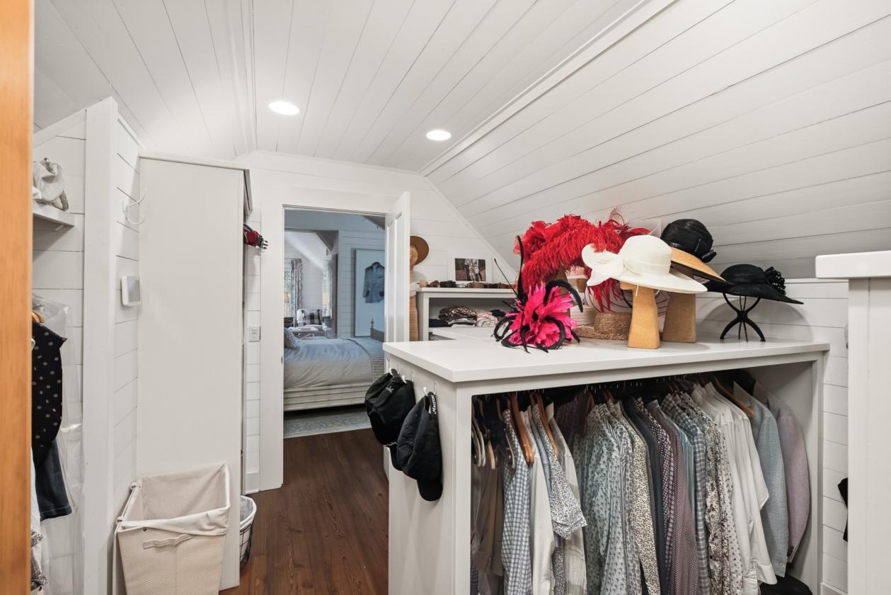 Luxury Equestrian Estate bordered by Bruce's Field - photo 19