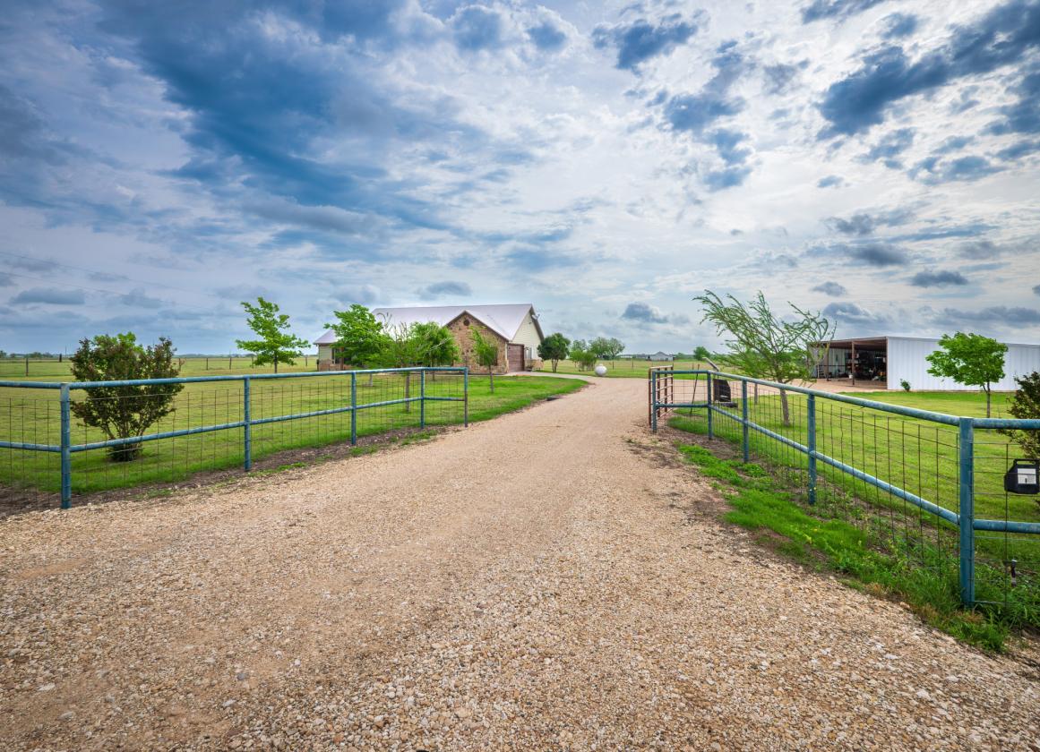 Contemporary Luxury Meets Wide-Open Spaces - photo 2