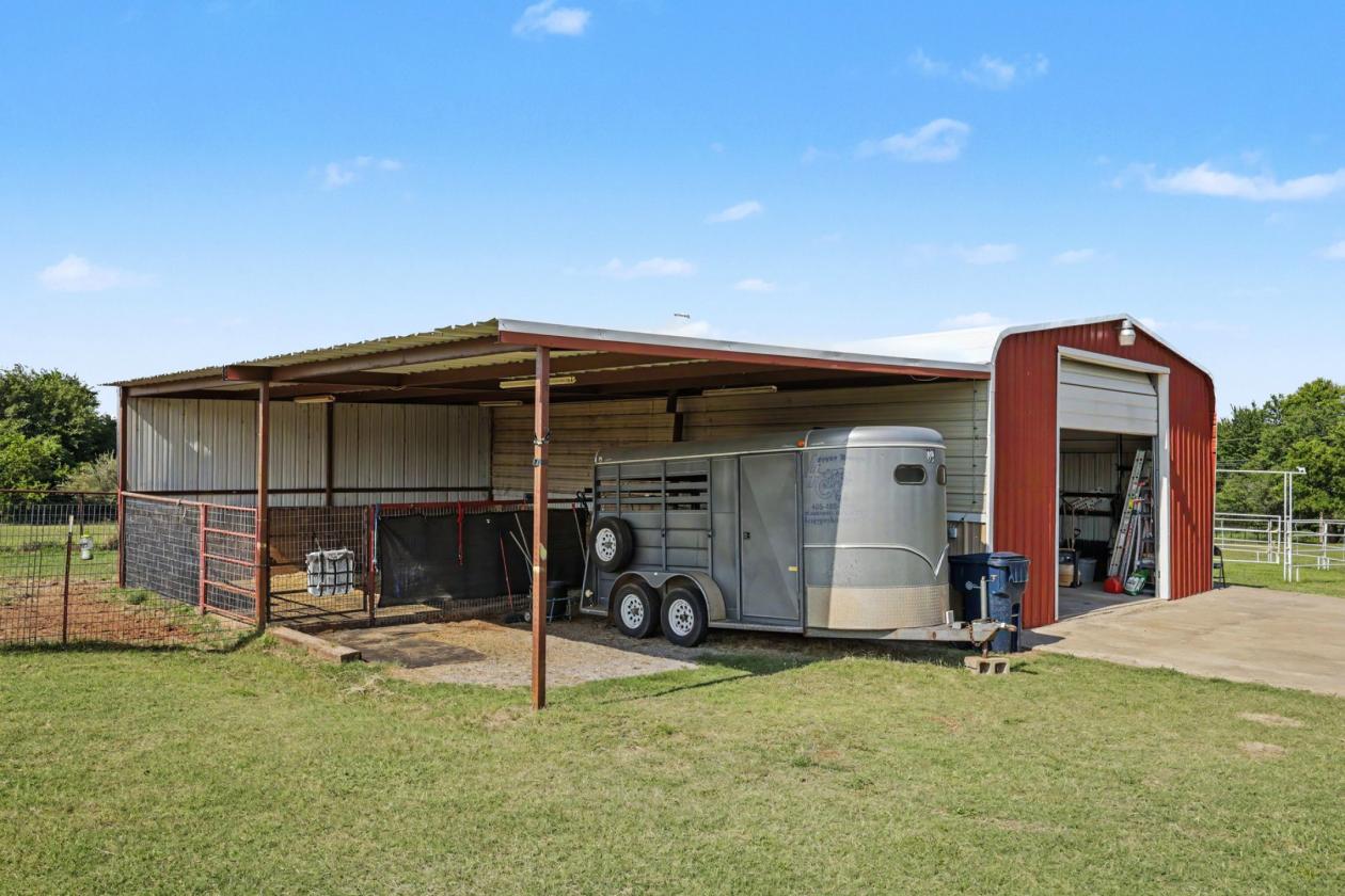 2 Homes 5 Acre Horse Property with Beautiful views - photo 21