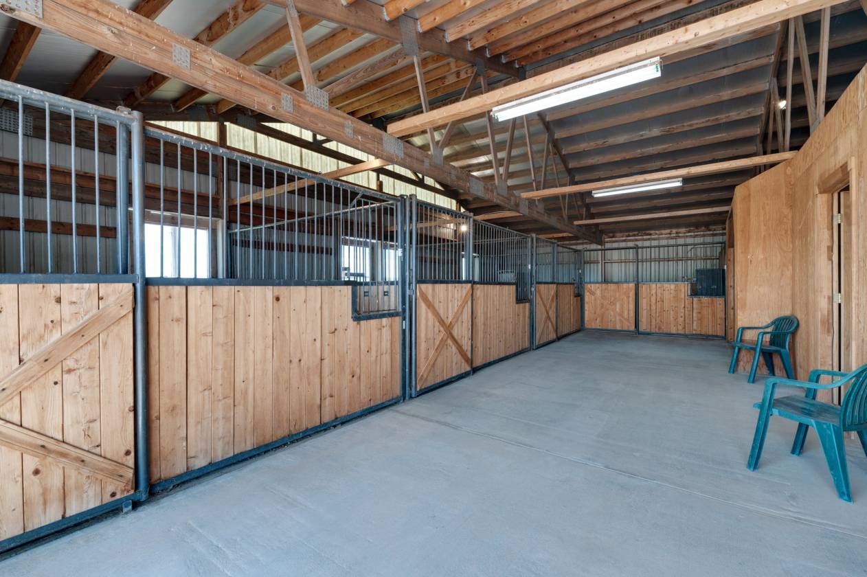 GORGEOUS RANCHER*VIEWS* INDOOR ARENA* 35 ACRES - photo 8