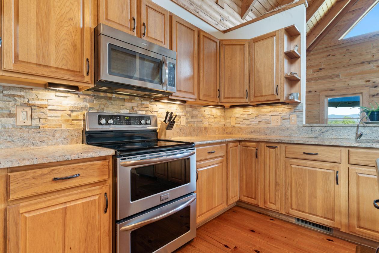 Modern log home and equestrian property with views - photo 17