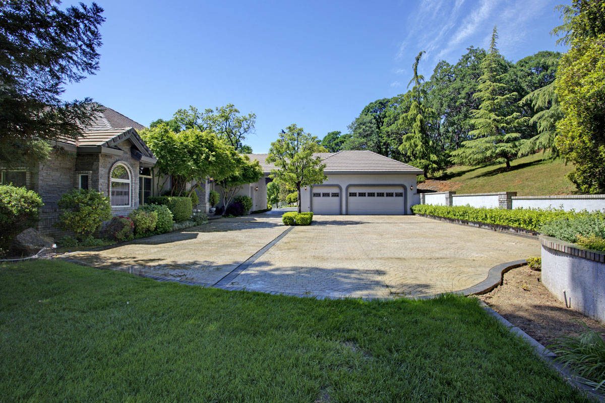 EXCEPTIONAL ONE OF A KIND LUXURY GATED EQUESTRIAN ESTATE Auburn