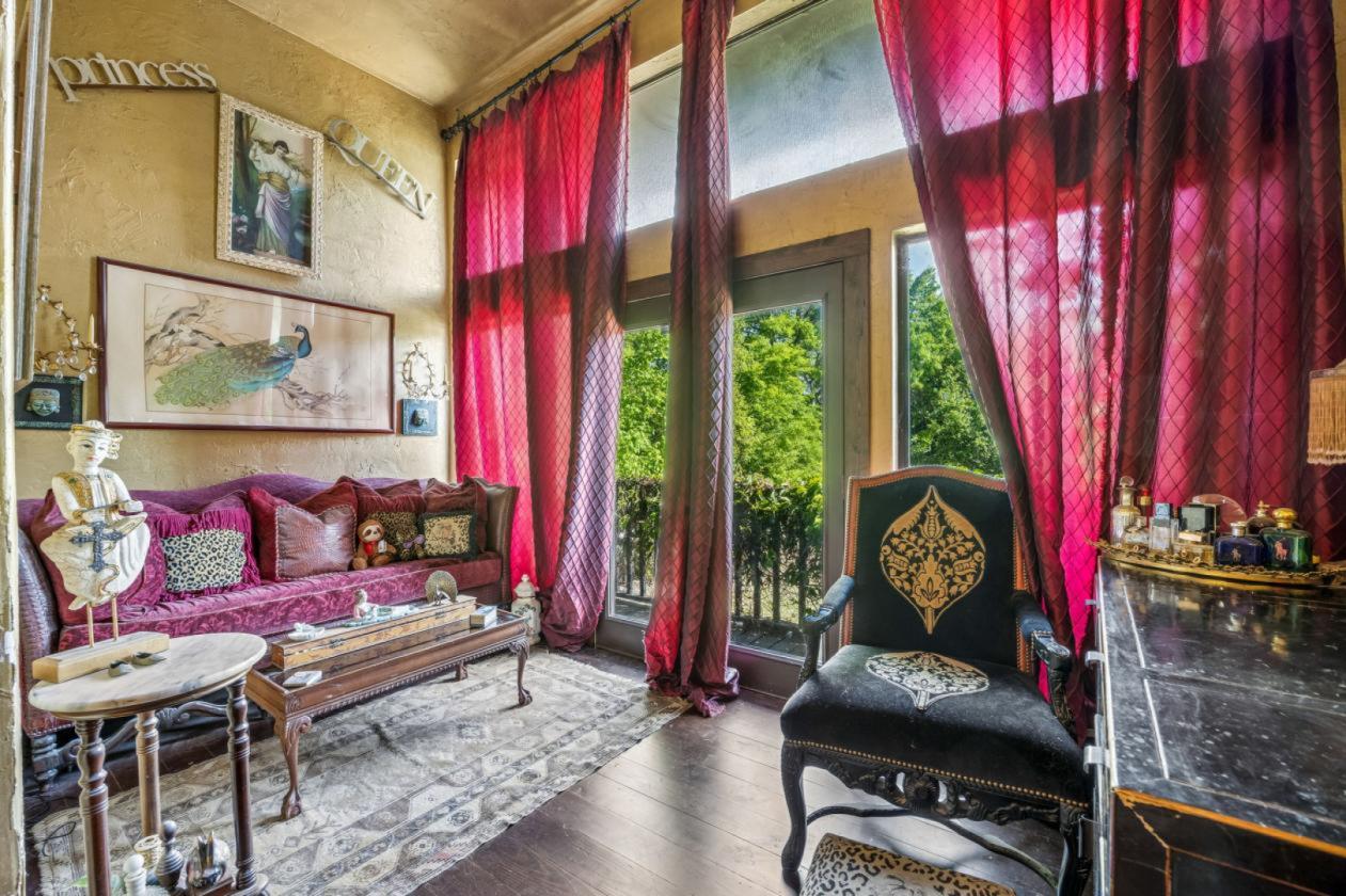 In-Town Luxury Resort Inspired Equestrian Retreat - photo 21