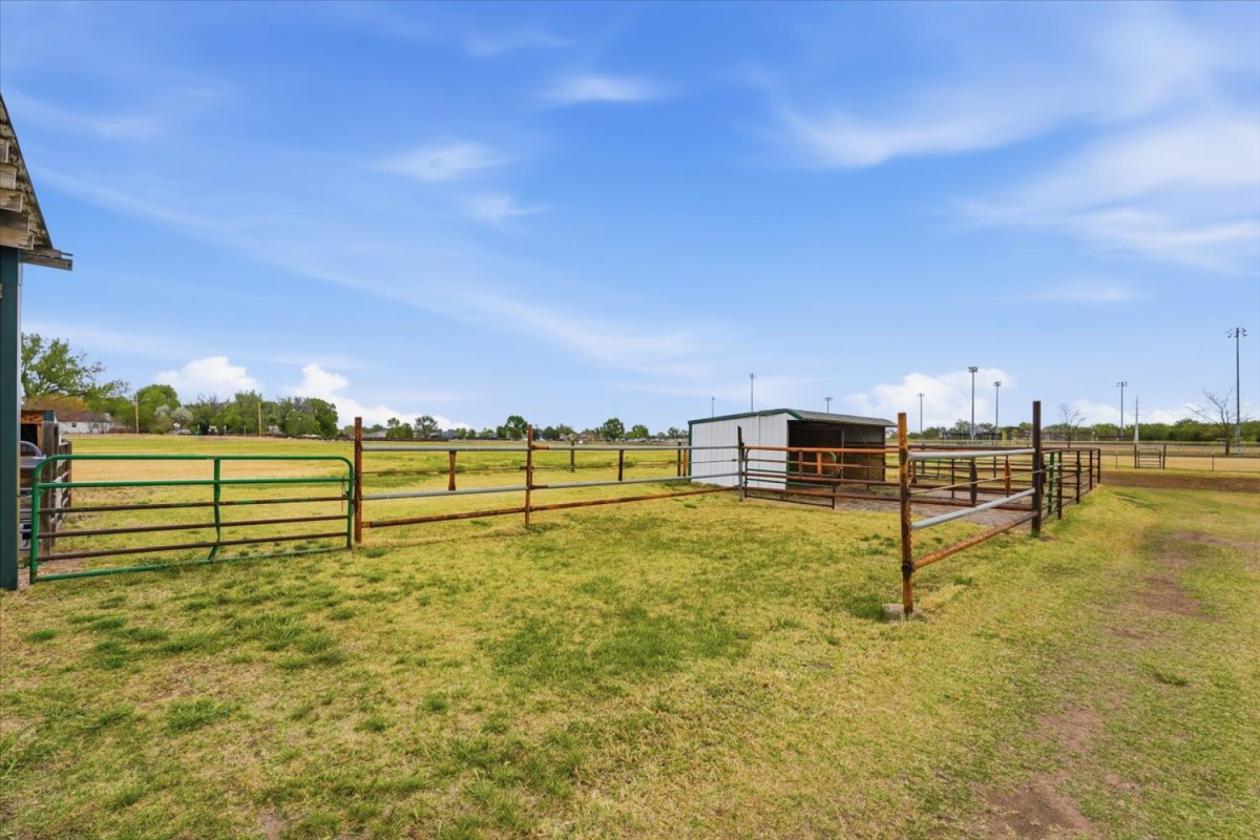21.6 acres, 2 Homes, Water Rights, Horse Amenities - photo 17