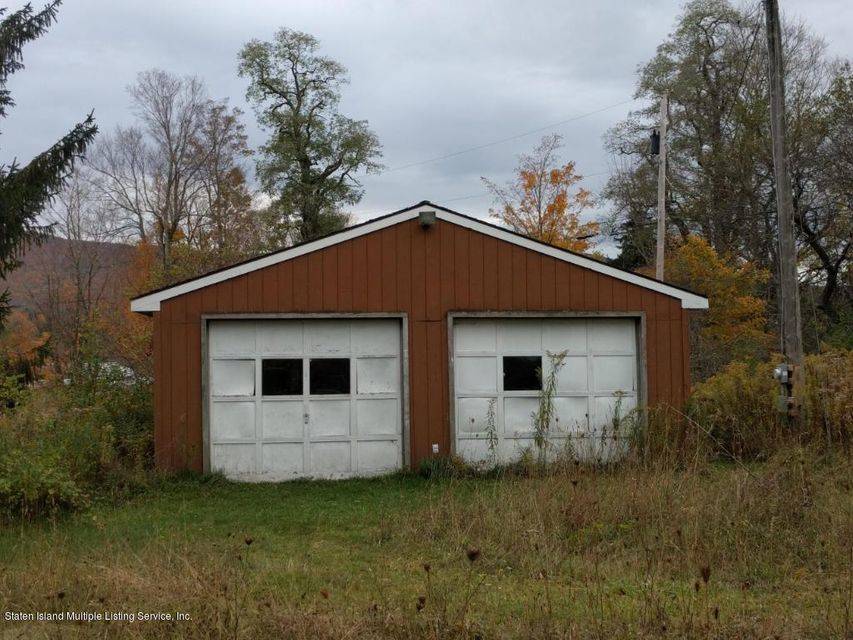 Beautiful home wit garage on huge lot with pond and... Gilboa