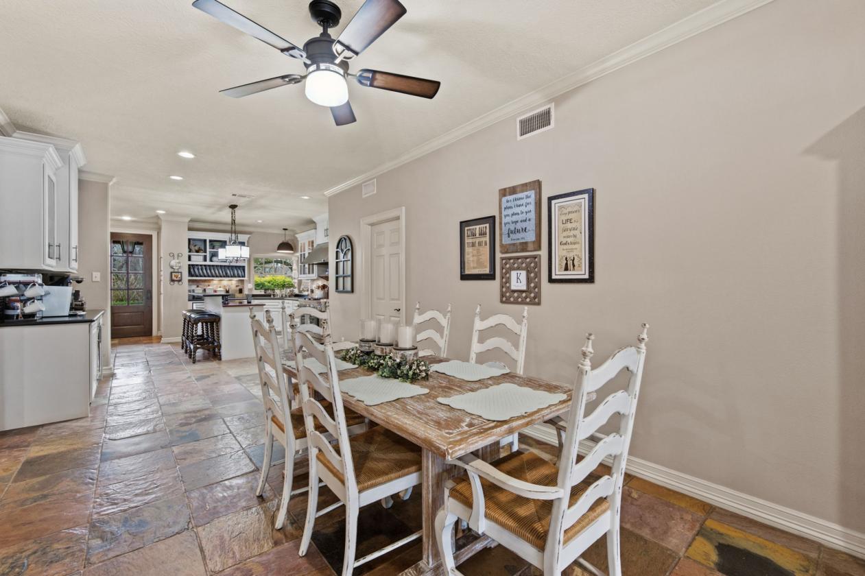Extraordinary Luxury Equestrian Retreat on 7.1 AC - photo 7