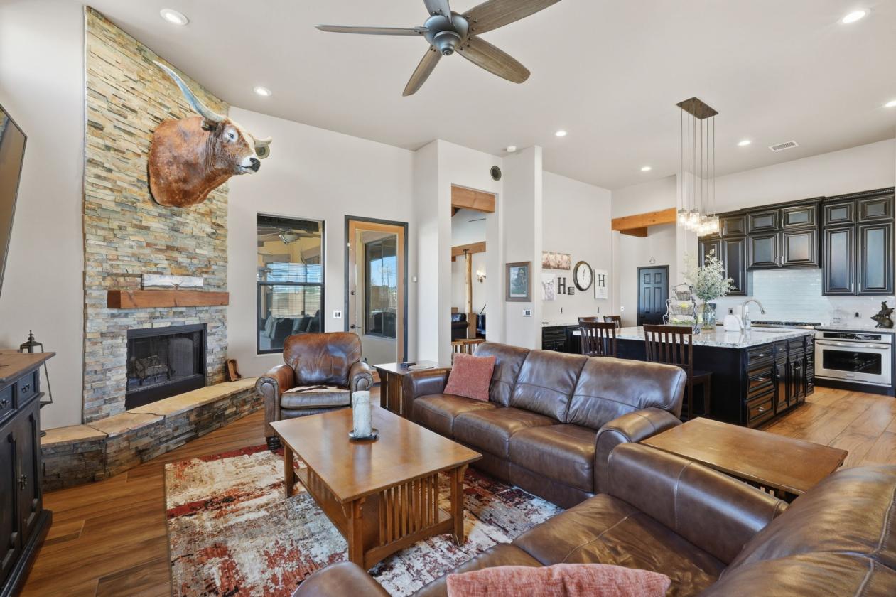 Desert Hills Luxury horse property on over an acre - photo 12
