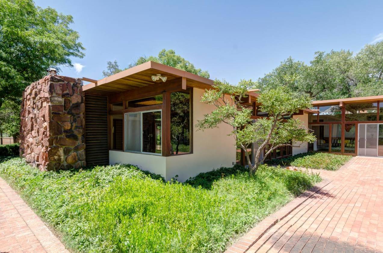 Luxury equestrian estate, & iconic Mid Century modern home with