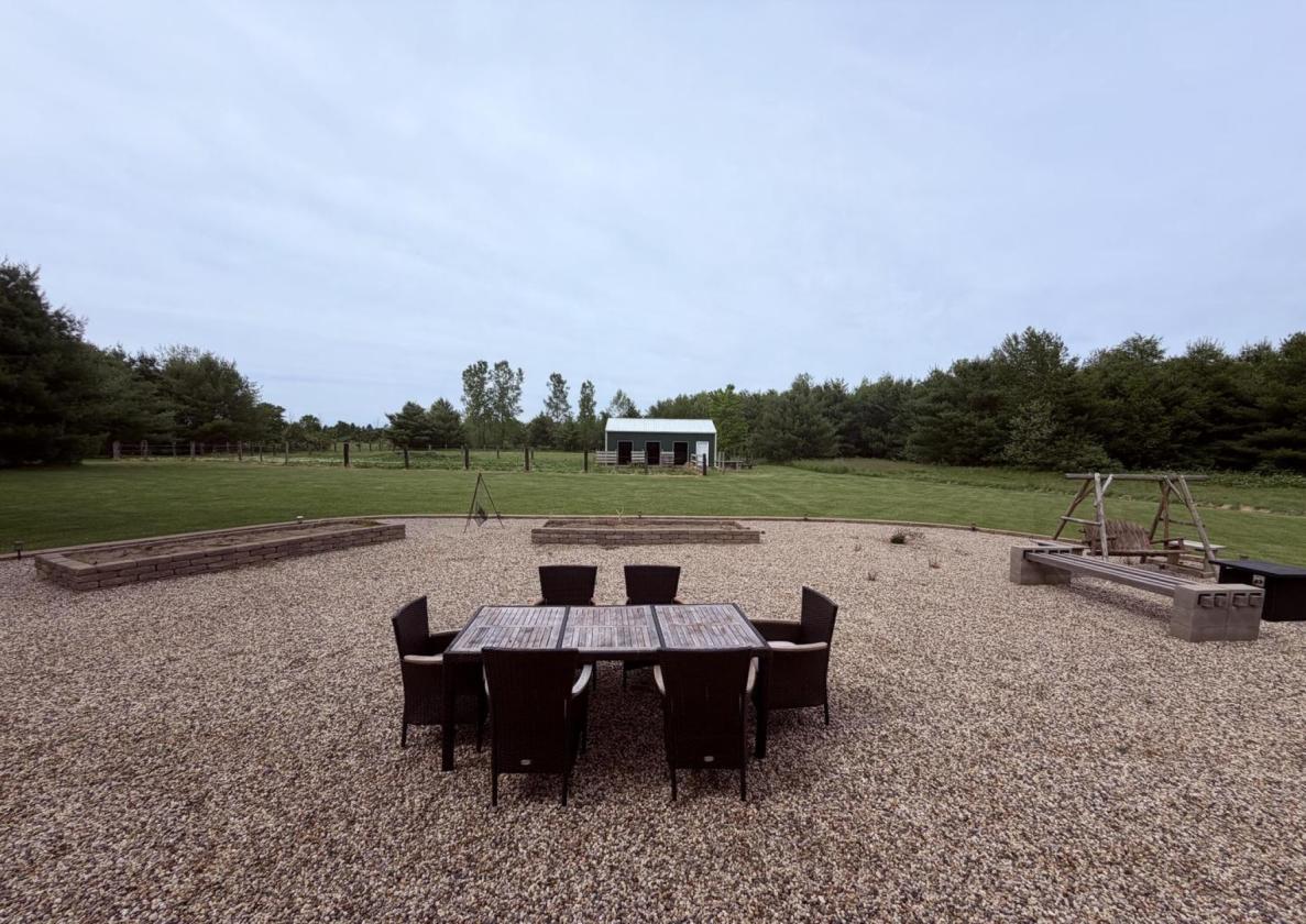 Beautiful Home on 15 Acres!! - photo 9
