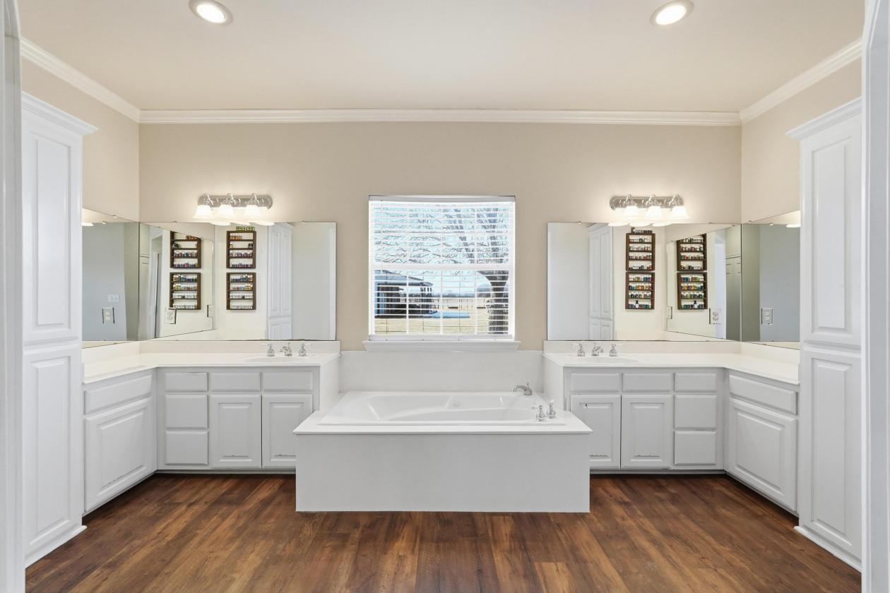 Lovely home with Pool on 9+/- AC Fully Pipe Fenced - photo 14