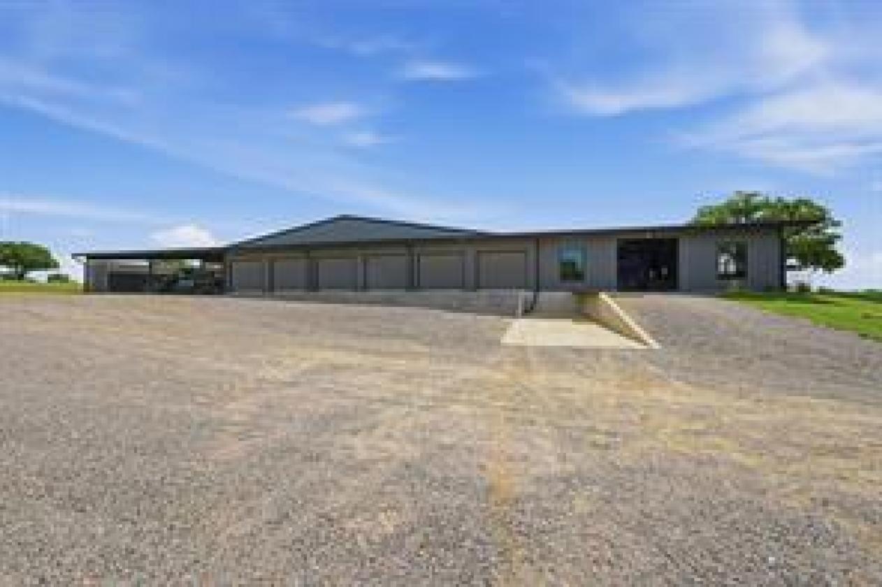 Exceptional Turn Key Equestrian Facility - photo 5
