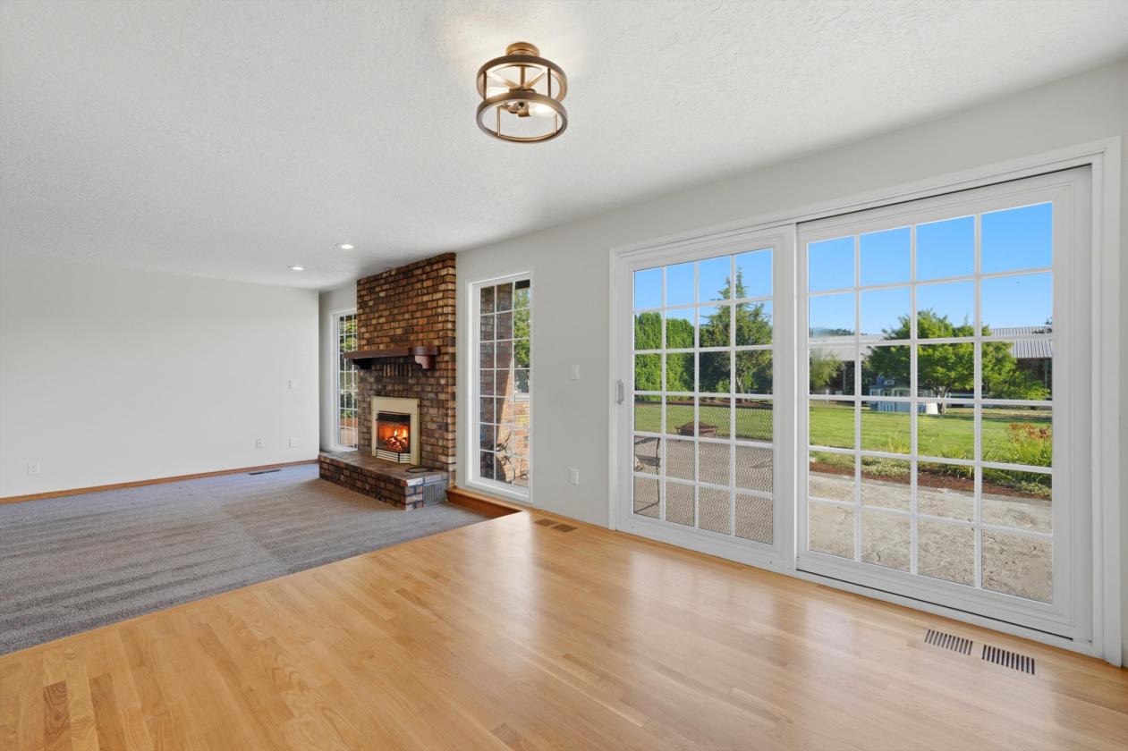 Dividable! Home, Shop & Barn w/Indoor Arena! - photo 9