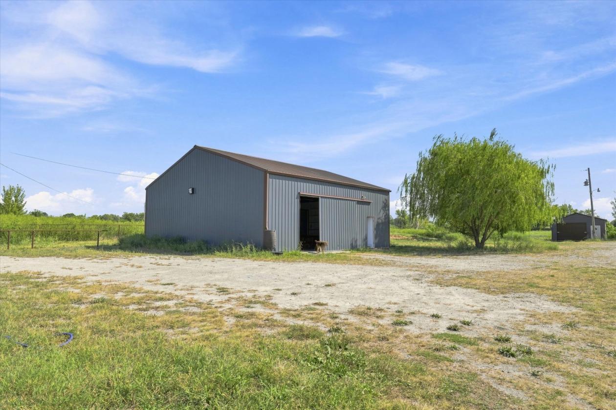HORSE BARN WITH INDOOR ARENA — BUILT 2022 - photo 17