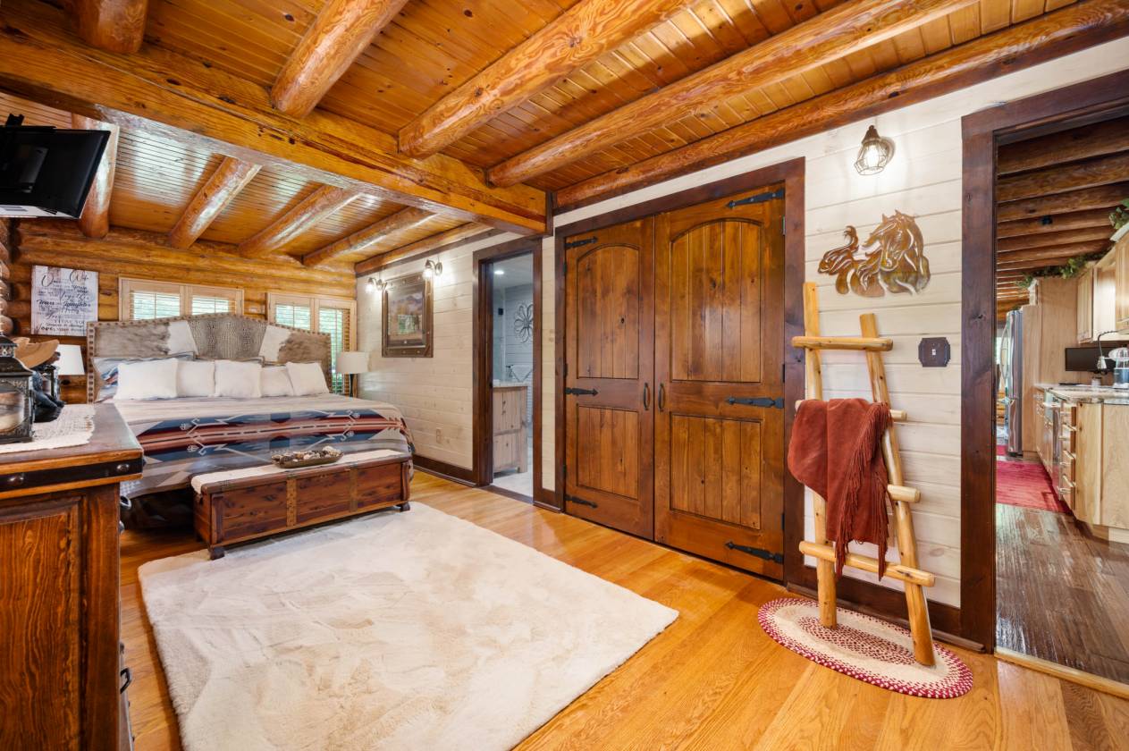 Extraordinary 30+ acre estate with log cabin home - photo 12