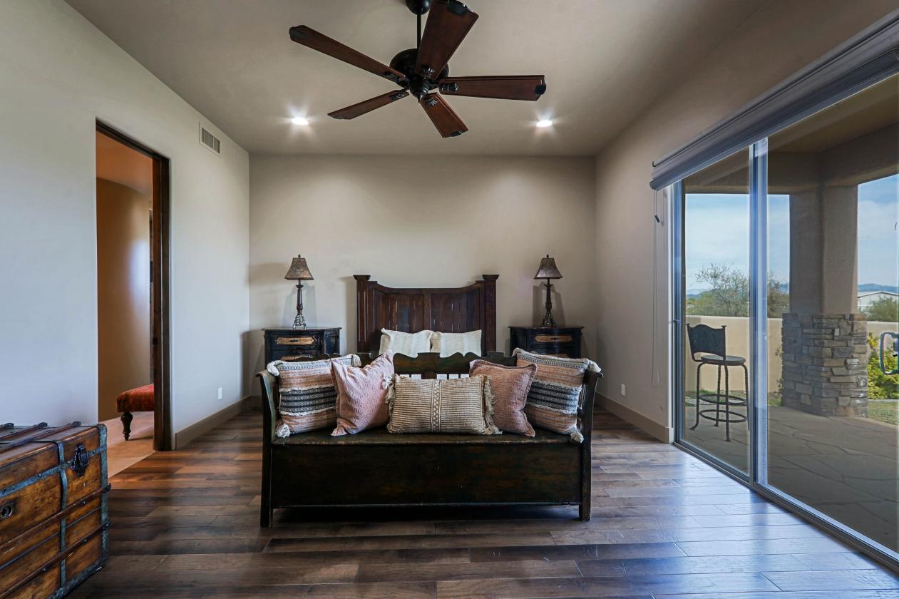 Exceptional 5 Acre Estate with a Designer Barn - photo 27