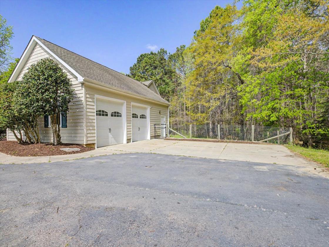 Exceptional Turnkey Equestrian Farm - photo 11