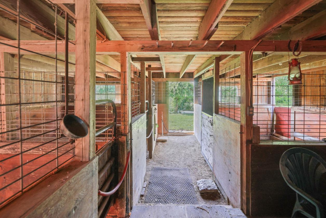 Historic Equestrian Retreat on 4.28 Acres - photo 12