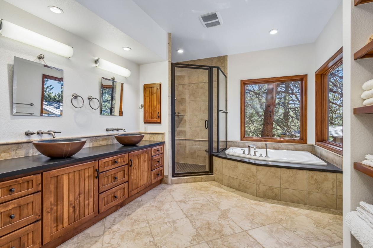 Stunning Mountain Equestrian Legacy Property - photo 12