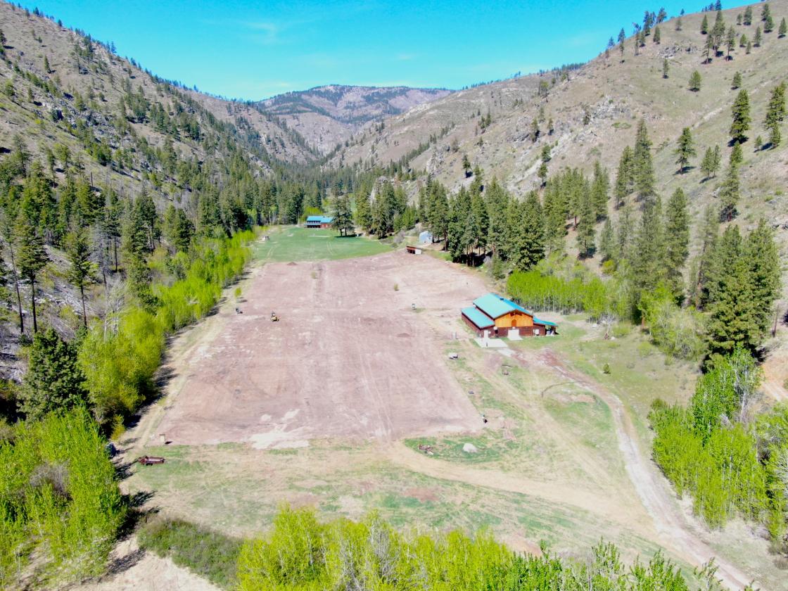 Secluded equestrian estate bounded by nat forest - photo 5