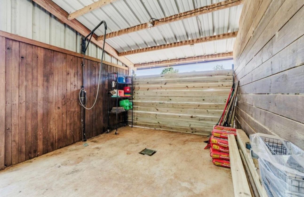 Beautiful East Texas horse property - photo 28