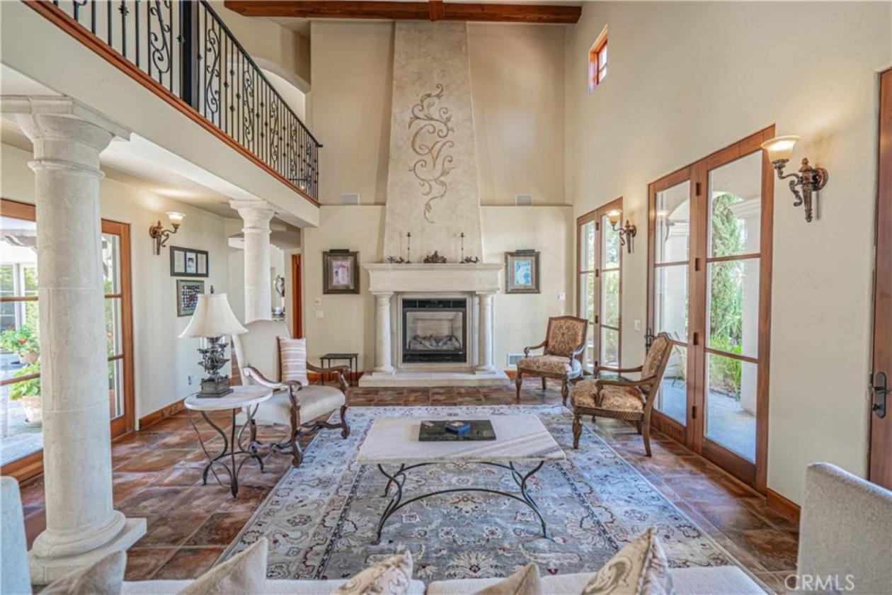 Captivating Tuscan-Inspired Estate - photo 12
