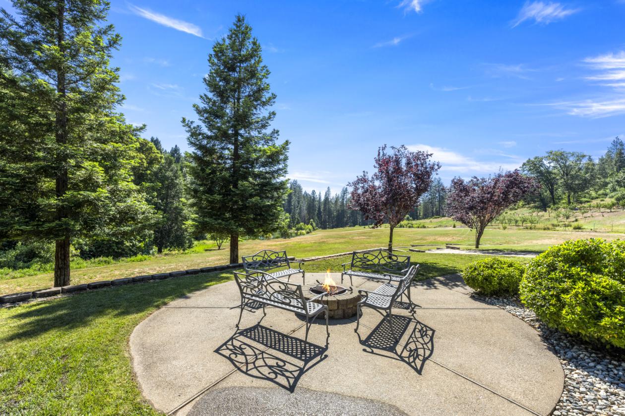 Beautiful Apple Hill Property - photo 11
