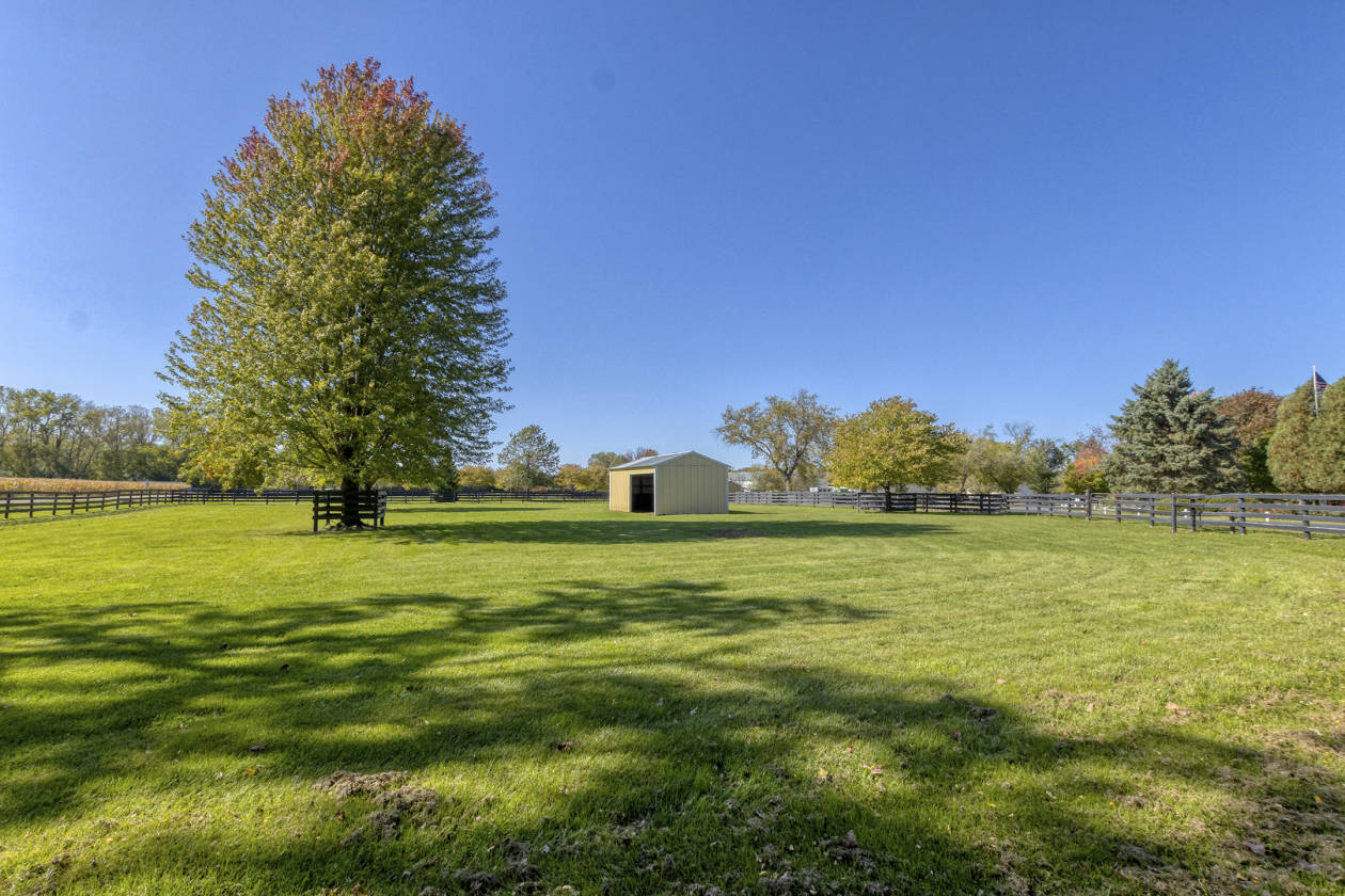 SILVERWOOD FARM & EQUESTRIAN ESTATE. 100 ACRES. SUCESSFUL ESTABLISHED BUSINESS Trevor, Kenosha