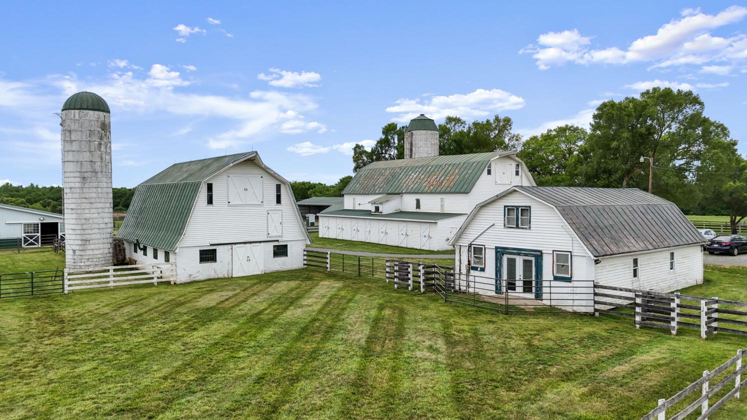 57 Stalls Indoor Arena ~Outdoor Arena ~25 Acres - photo 21