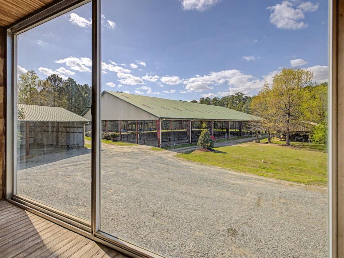 Exceptional Turnkey Equestrian Farm - photo 21