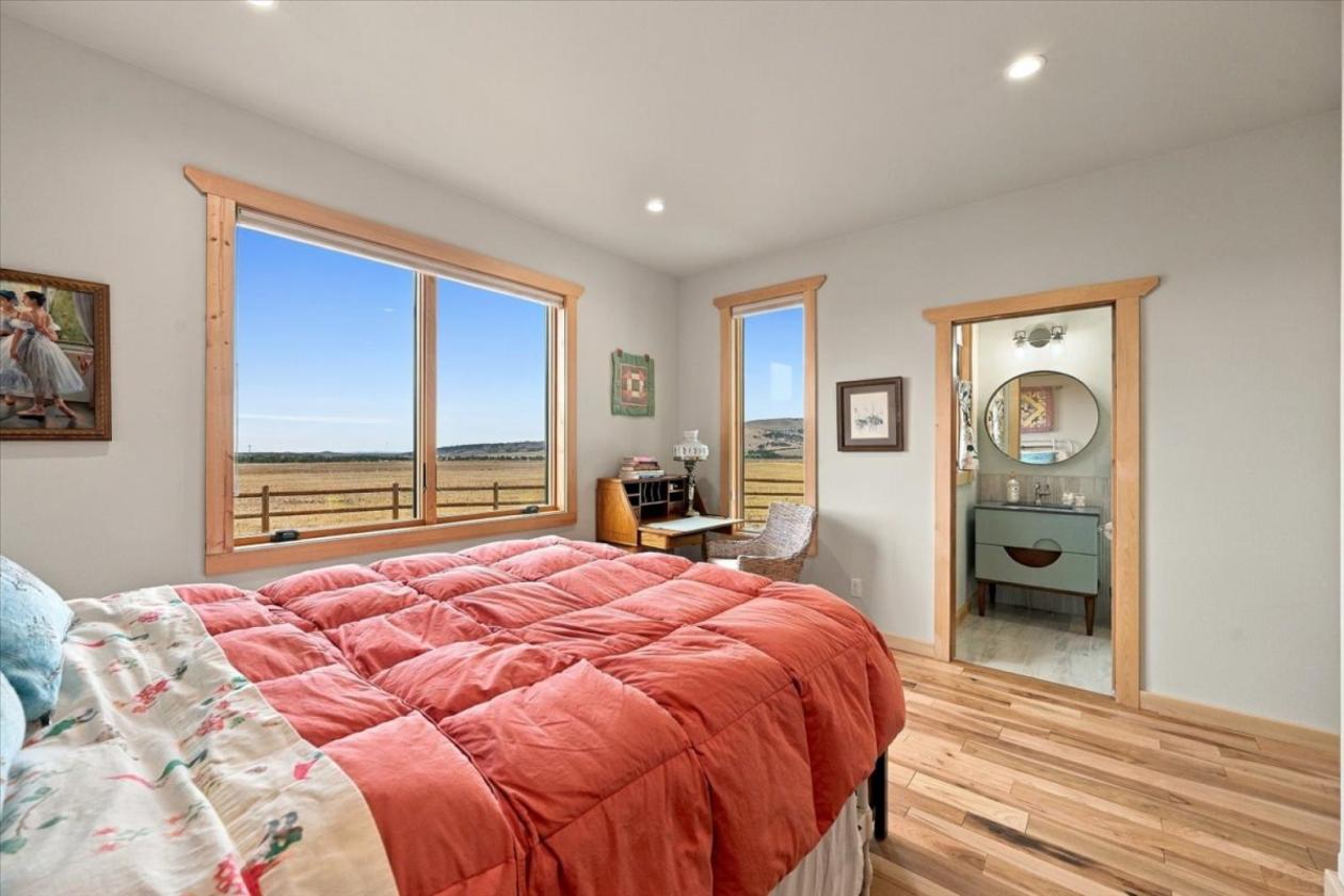 Bring Horses to gorgeous views and custom home! - photo 25