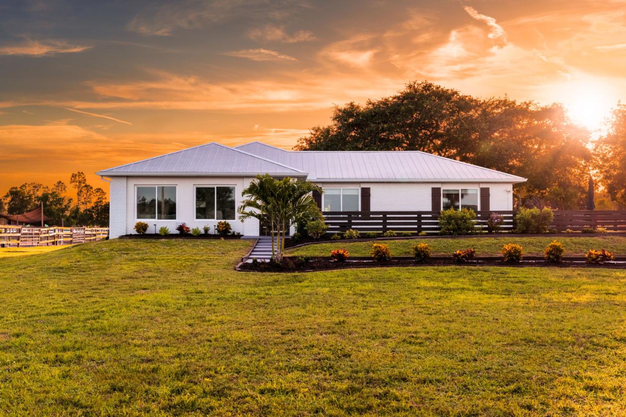 Upgraded equestrian estate on 5 acres - photo 4