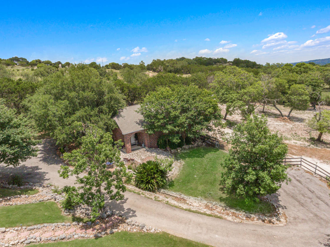 FANTASTIC SALE OF THIS 8.85 ACRE LUXURY HORSE PROPERTY! Boerne