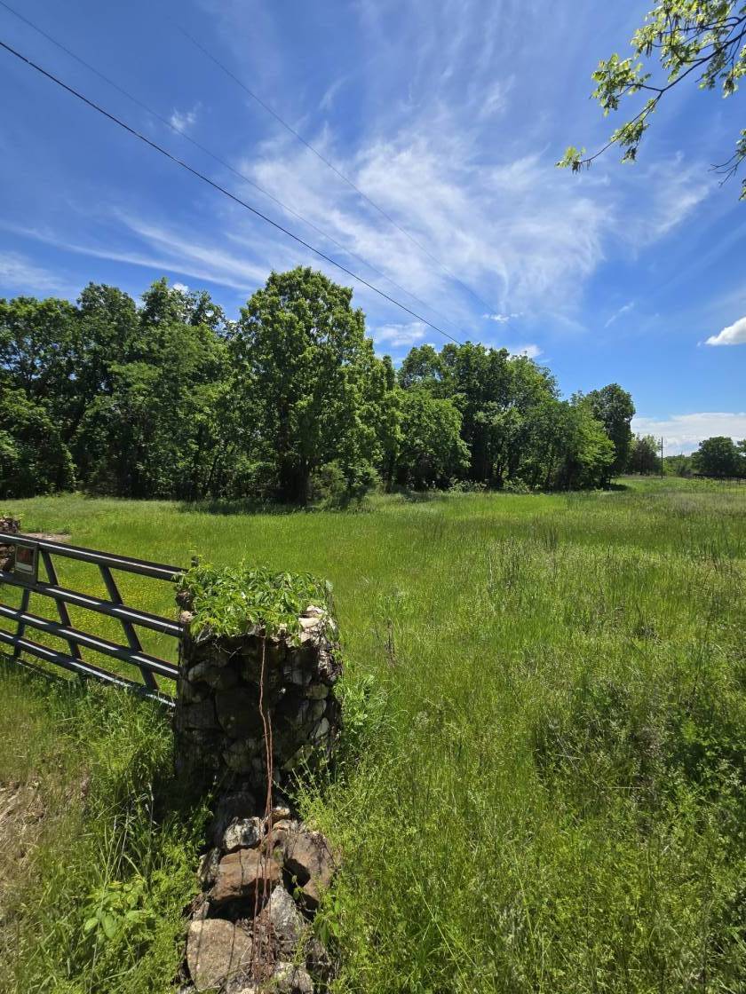 Luxury secluded home, 41 acres arena down the road - photo 27
