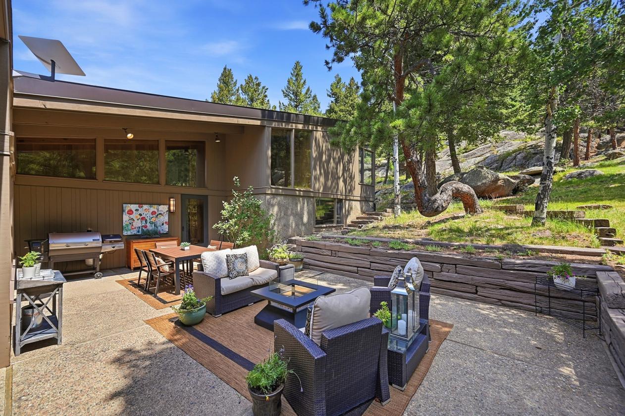 MCM Architecture & Mountain Views! - photo 15