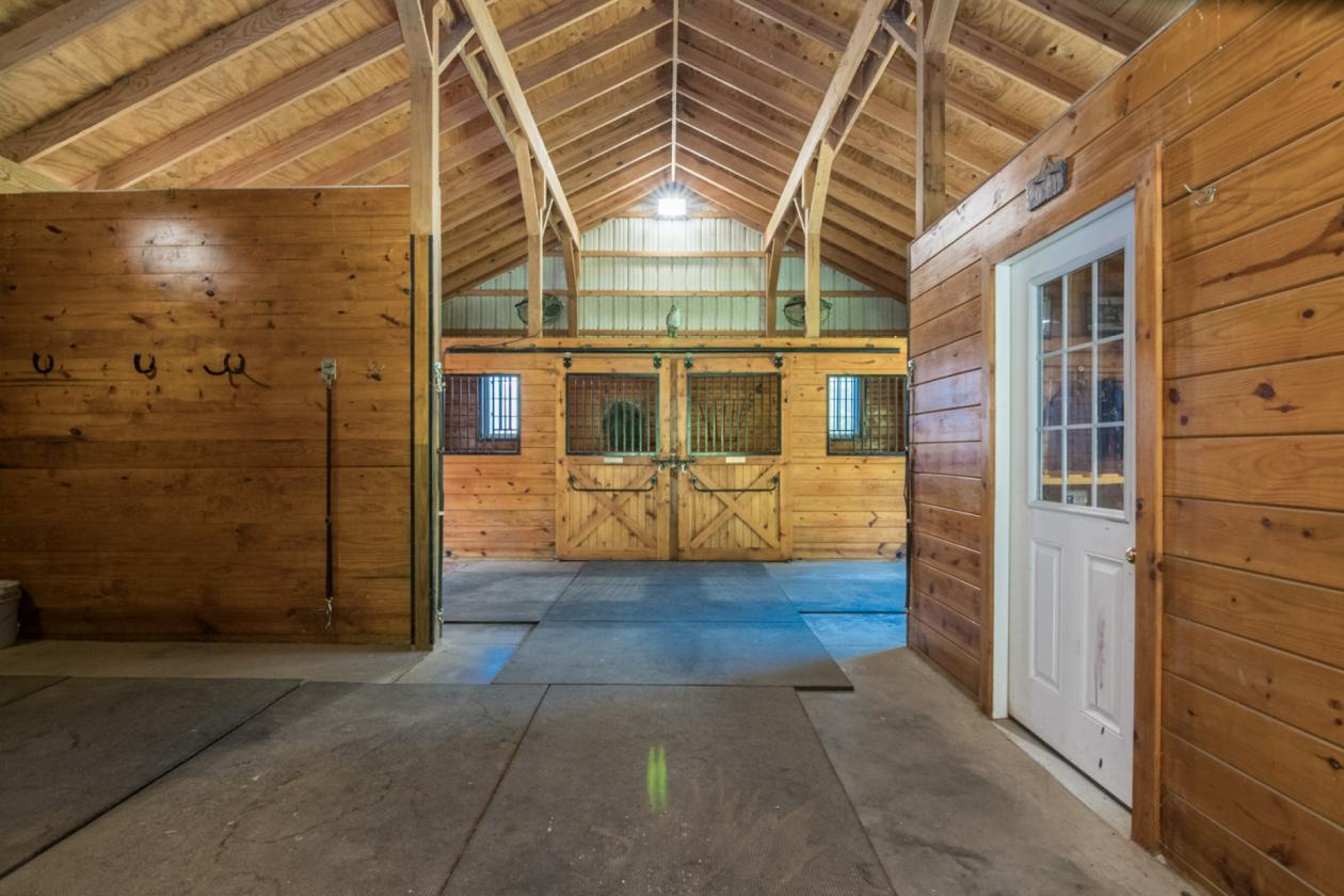 Private Equestrian Oasis with Indoor Arena - photo 6