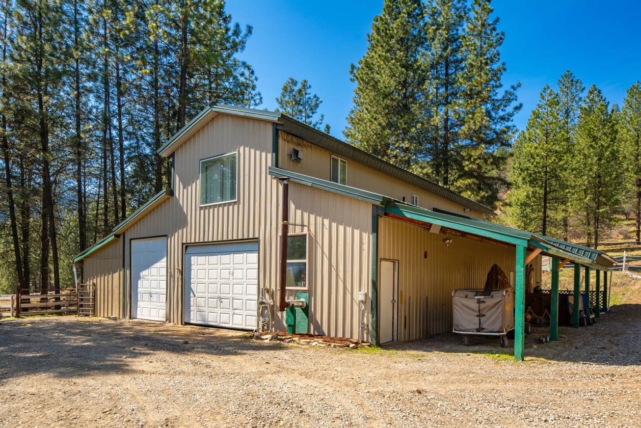 Beautiful Private on 66acres at overlooking Lake