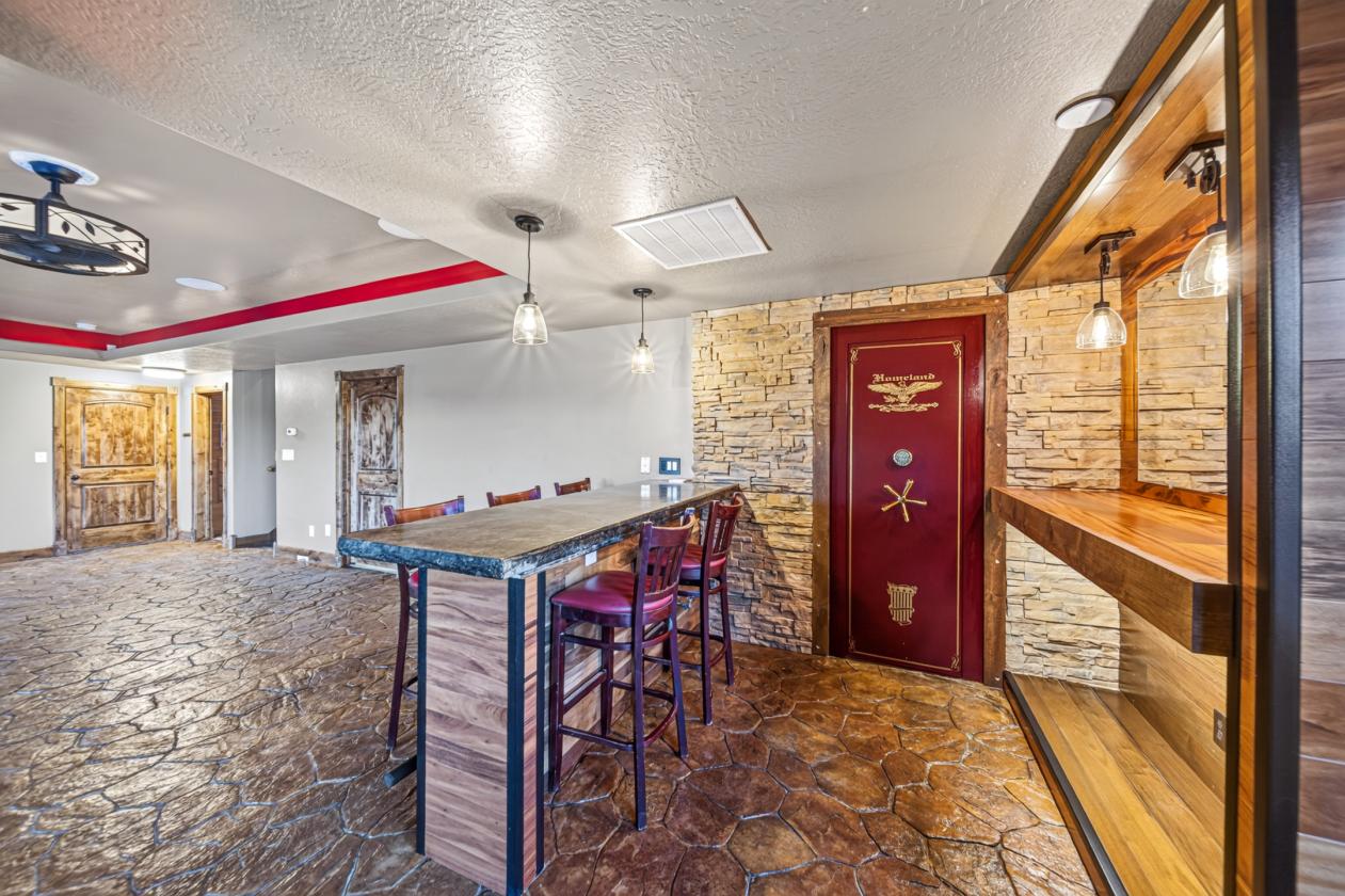 Masterfully crafted equestrian estate for sale. - photo 17