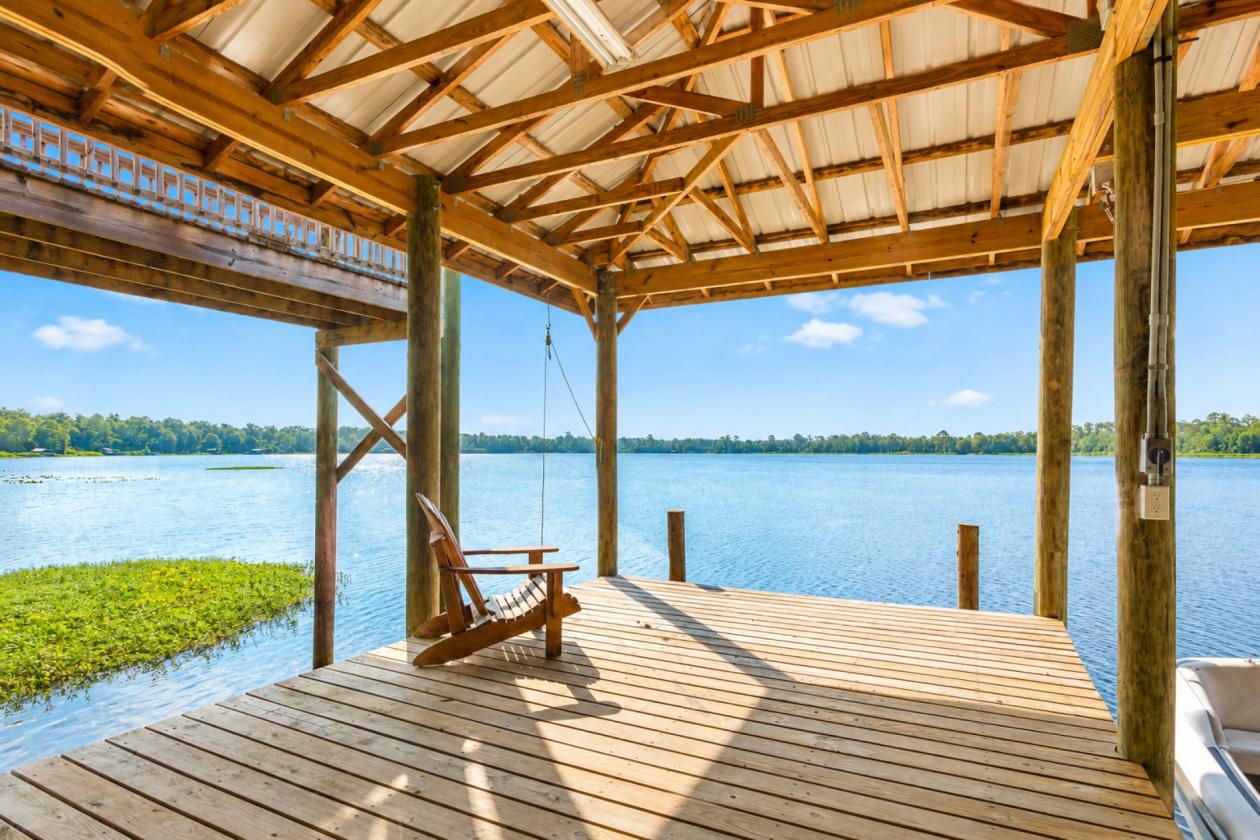 Luxury lake estate with acreage and horse stalls - photo 18