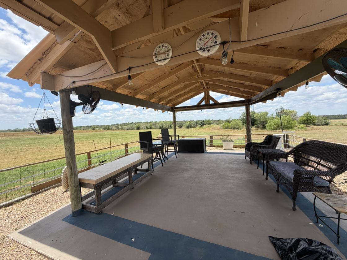 10 Acres and a CUTE cottage near Austin! - photo 2
