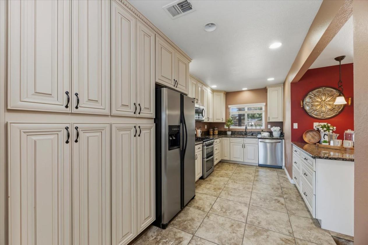HORSE PROPERTY WITH 20 STALLS ON 1.4 ACRES - photo 6