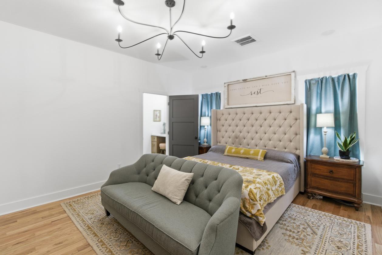 Luxury Hill Country Farmhouse | 10 Acres - photo 19