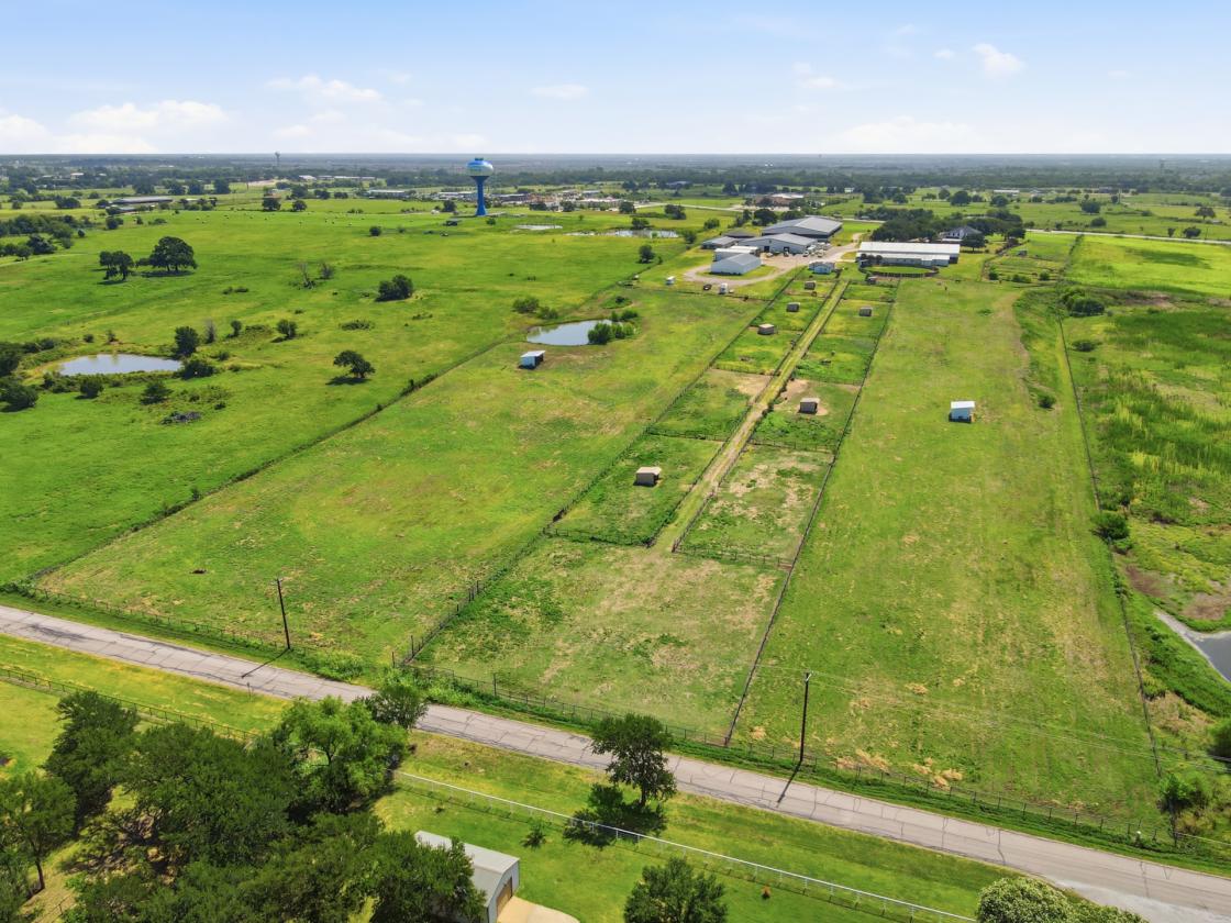 Exceptional Equestrian Estate w/ C-2 Potential! - photo 22