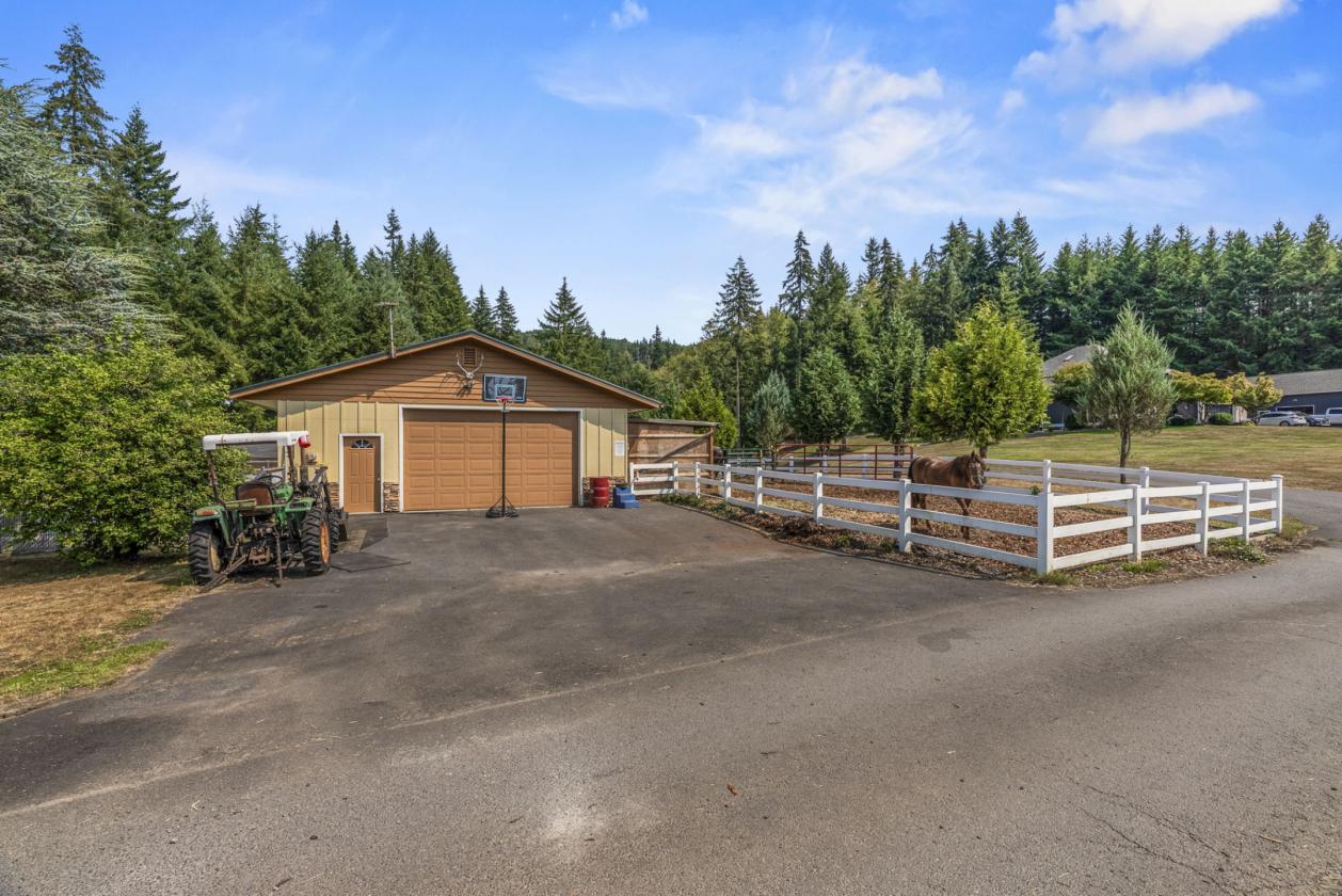 Rose Valley Horse Property with a Pool! - photo 3