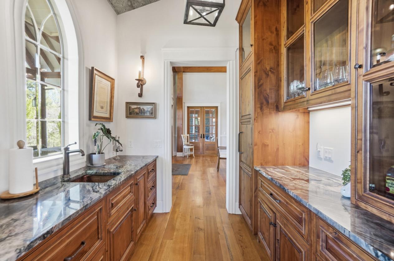 World-Class Estate in Need of Horses - photo 10