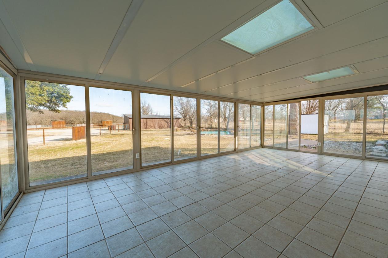 Fully Furnished Horse Property - Arena - Pool - photo 30