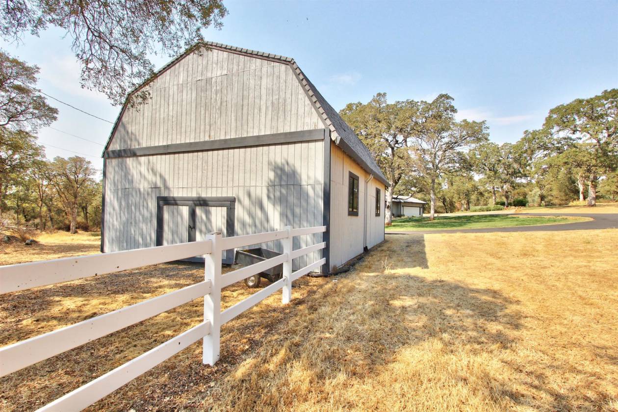 Beautiful Horse property with updated home and close to trails and town
