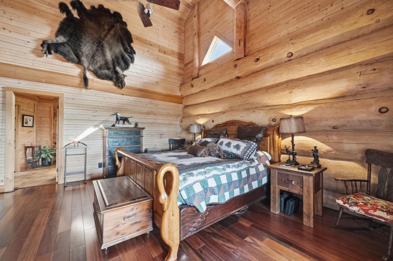 15-Acre Horse Farm, 13 Stalls & Pasture, Turnkey - photo 17