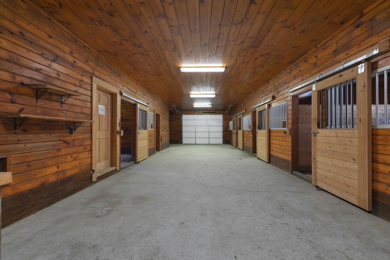 Stunning Equestrian Estate on 17 Acres - photo 25