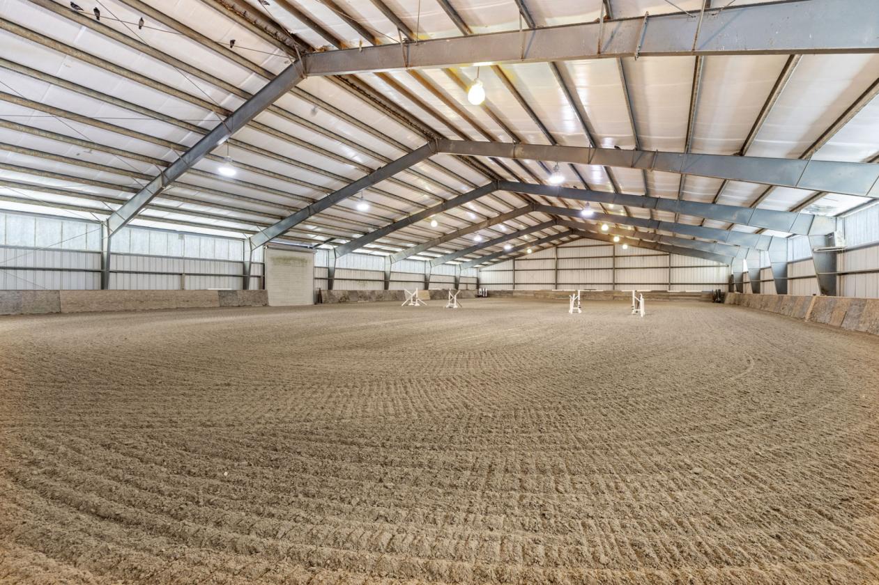 EKG Stables: 36-Acre Turnkey Equestrian Paradise - photo 3
