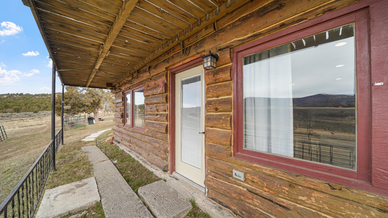 Rustic Log Cabin with Panoramic Views - photo 20